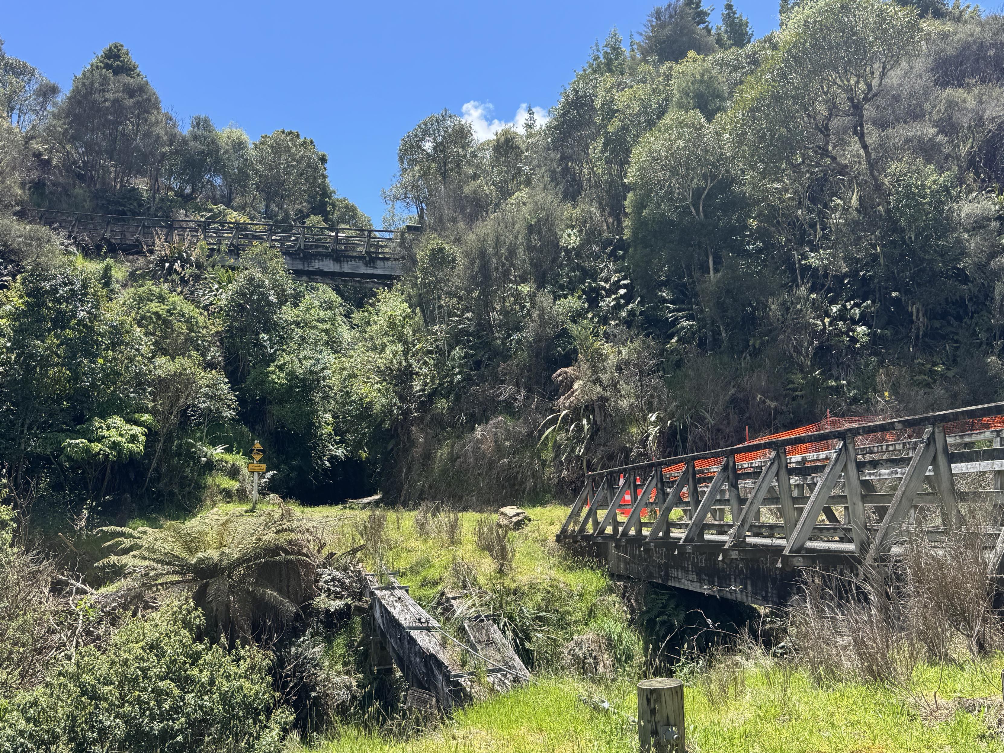 Mit Schiefe und Tunnel im Berg