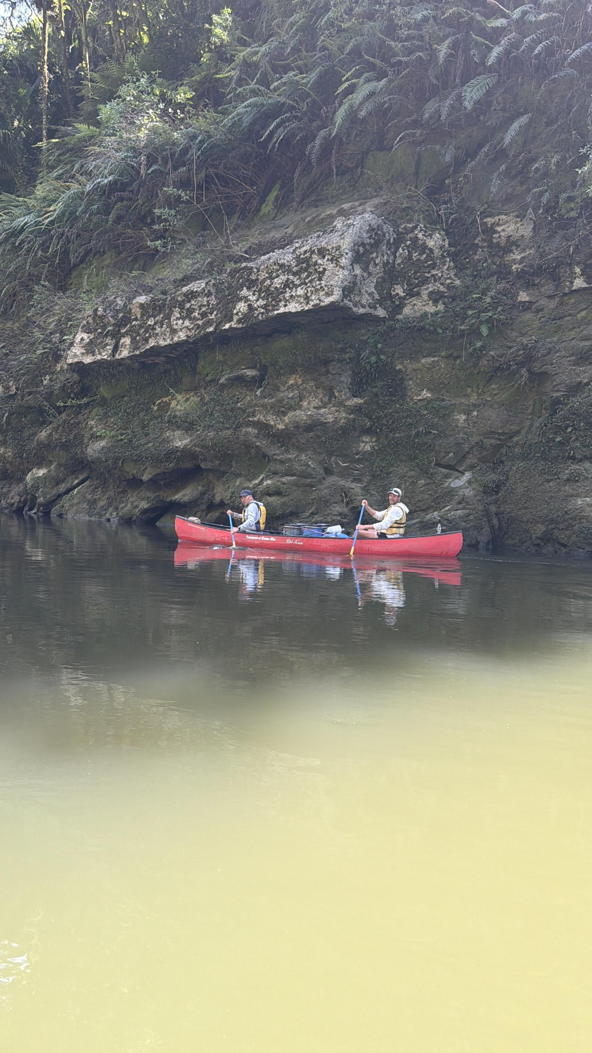 Corné und ich in einem Kanu 