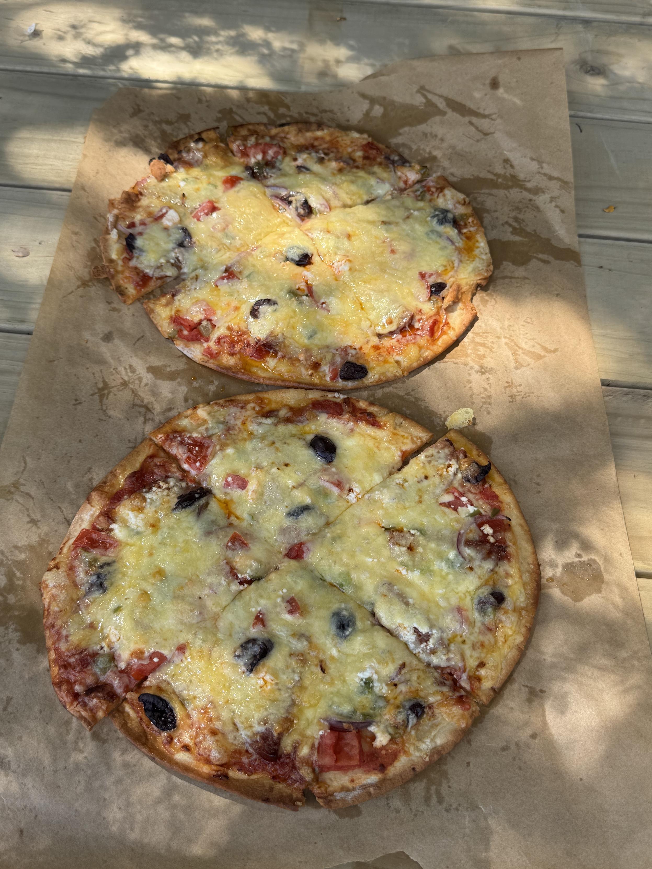 Pizza am Ende in Boyle outdoor Center.